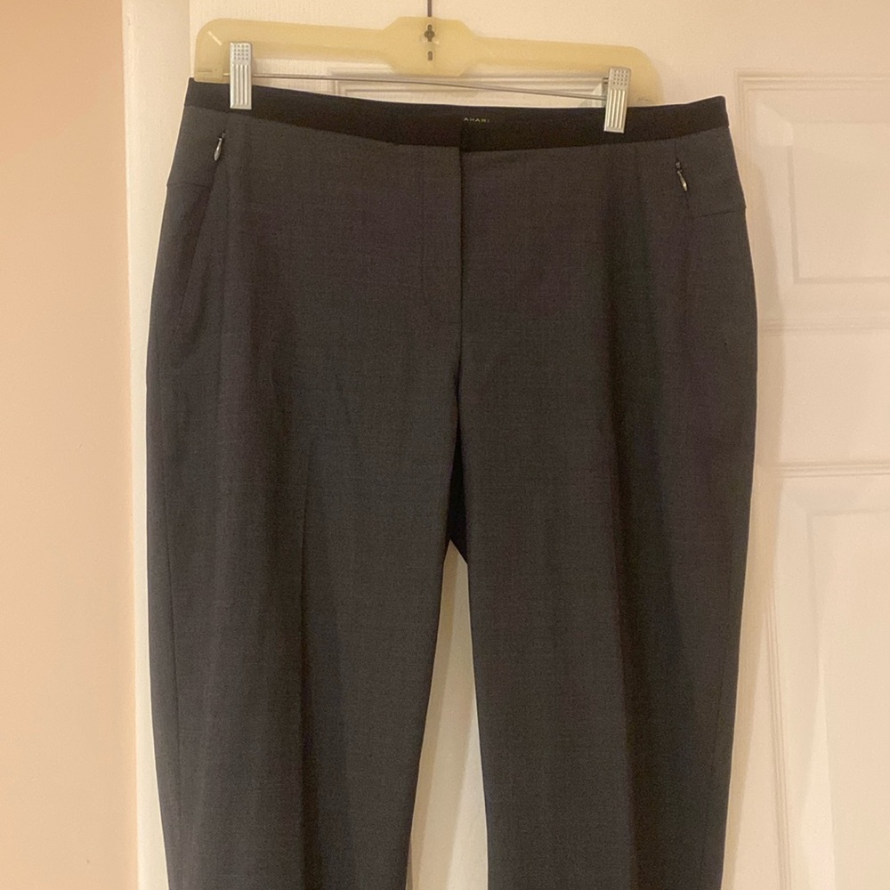 ELIE TAHARI elegant brand new gray pants with black trim, size 10